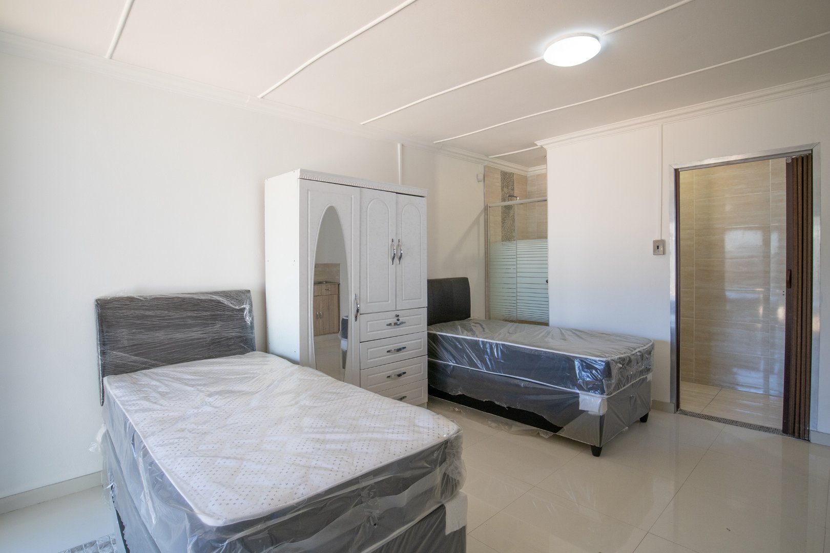 To Let 1 Bedroom Property for Rent in Lansdowne Western Cape